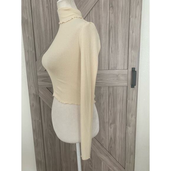 NWOT BDG Med long sleeve crop top cream - Picture 5 of 8